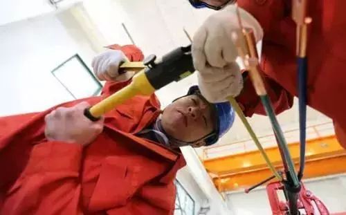 你認(rèn)為配電箱系統(tǒng)圖怎么樣？圖片中的符號(hào)是什么意思？