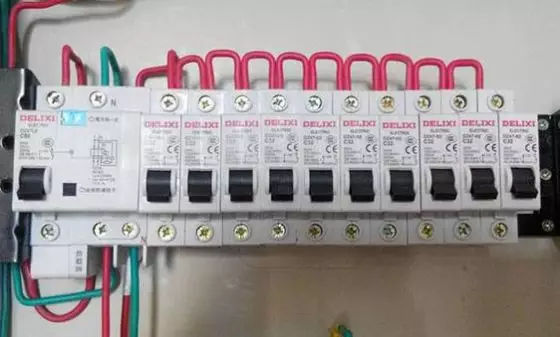 家庭配電箱分配如何合理？這種裝置確保你的家在50年內(nèi)不會被絆倒。