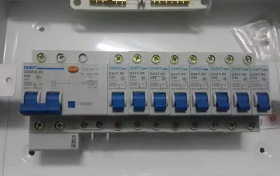 家庭配電箱分配如何合理？這種裝置確保你的家在50年內(nèi)不會被絆倒。
